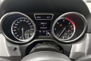 Mercedes-Benz ML esikatselu 14