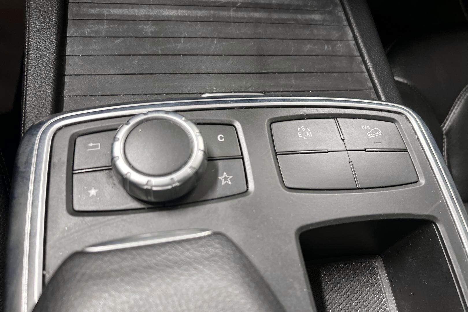 Mercedes-Benz ML iso kuva 17