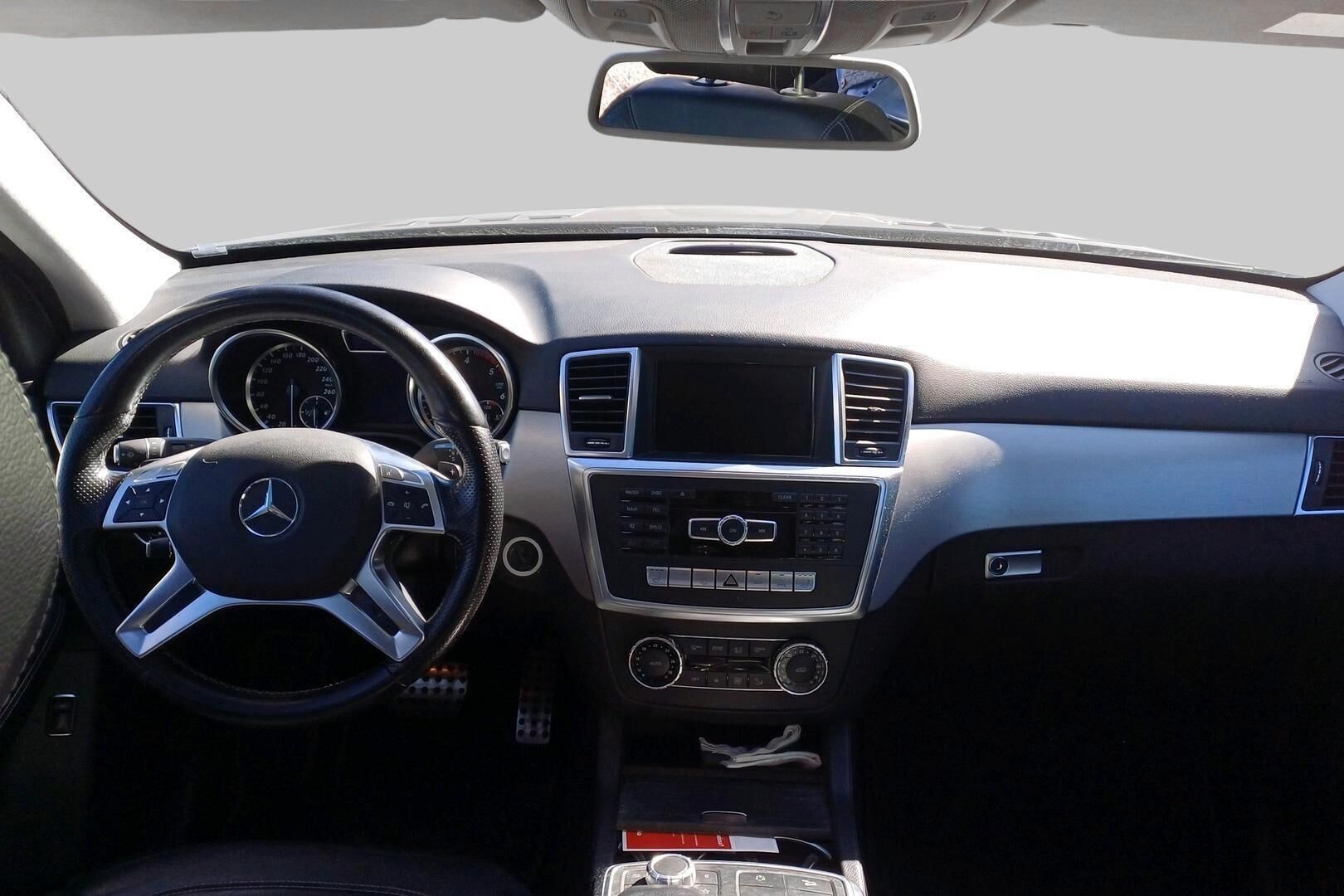 Mercedes-Benz ML iso kuva 2