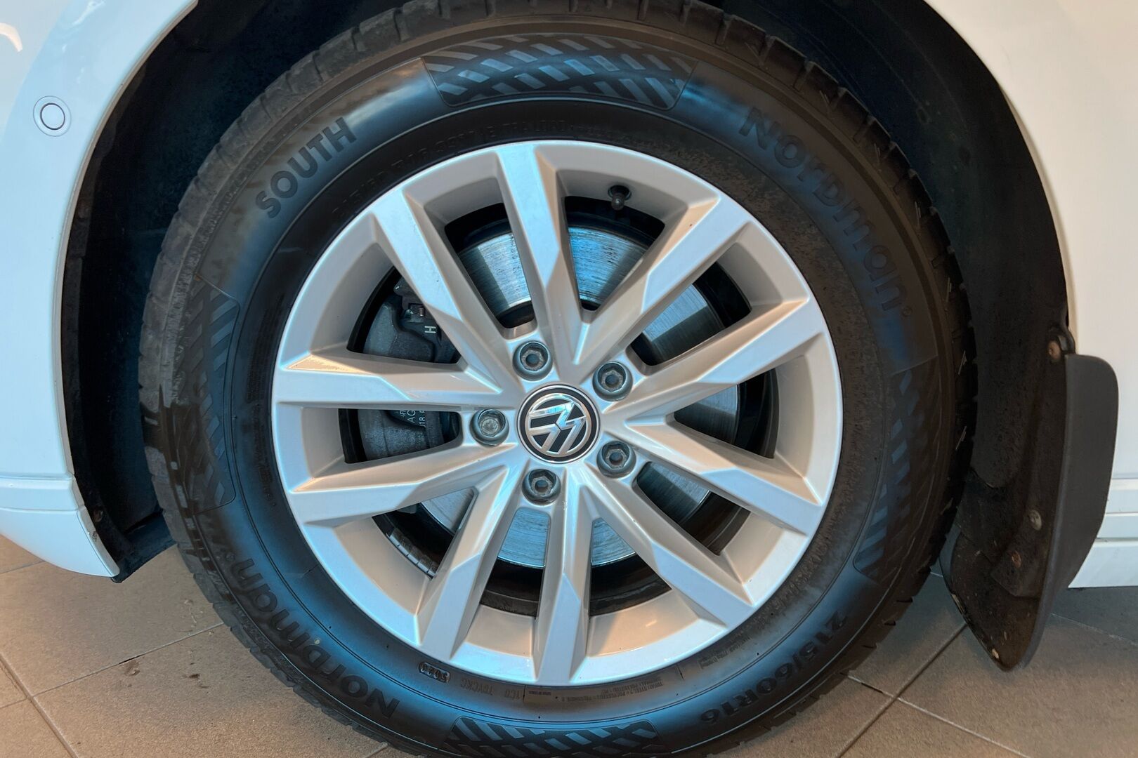 Volkswagen Passat iso kuva 11