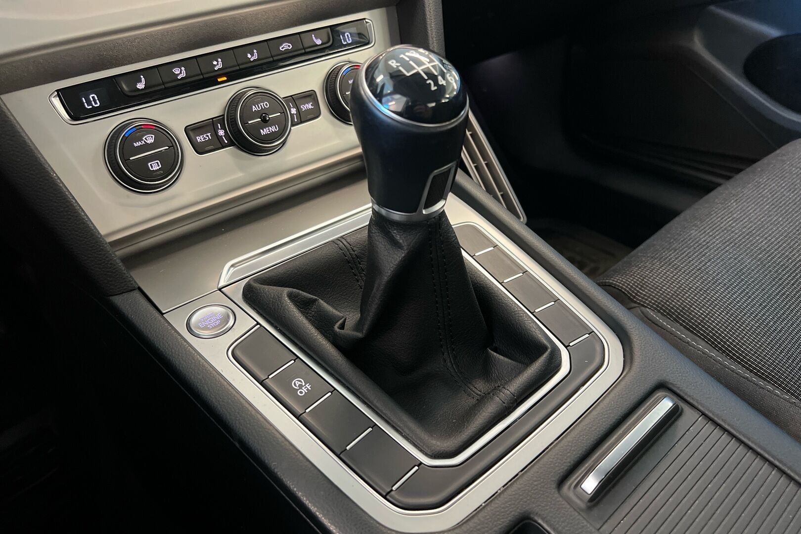 Volkswagen Passat iso kuva 14
