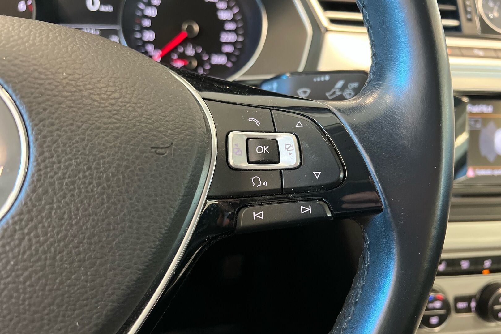 Volkswagen Passat iso kuva 15