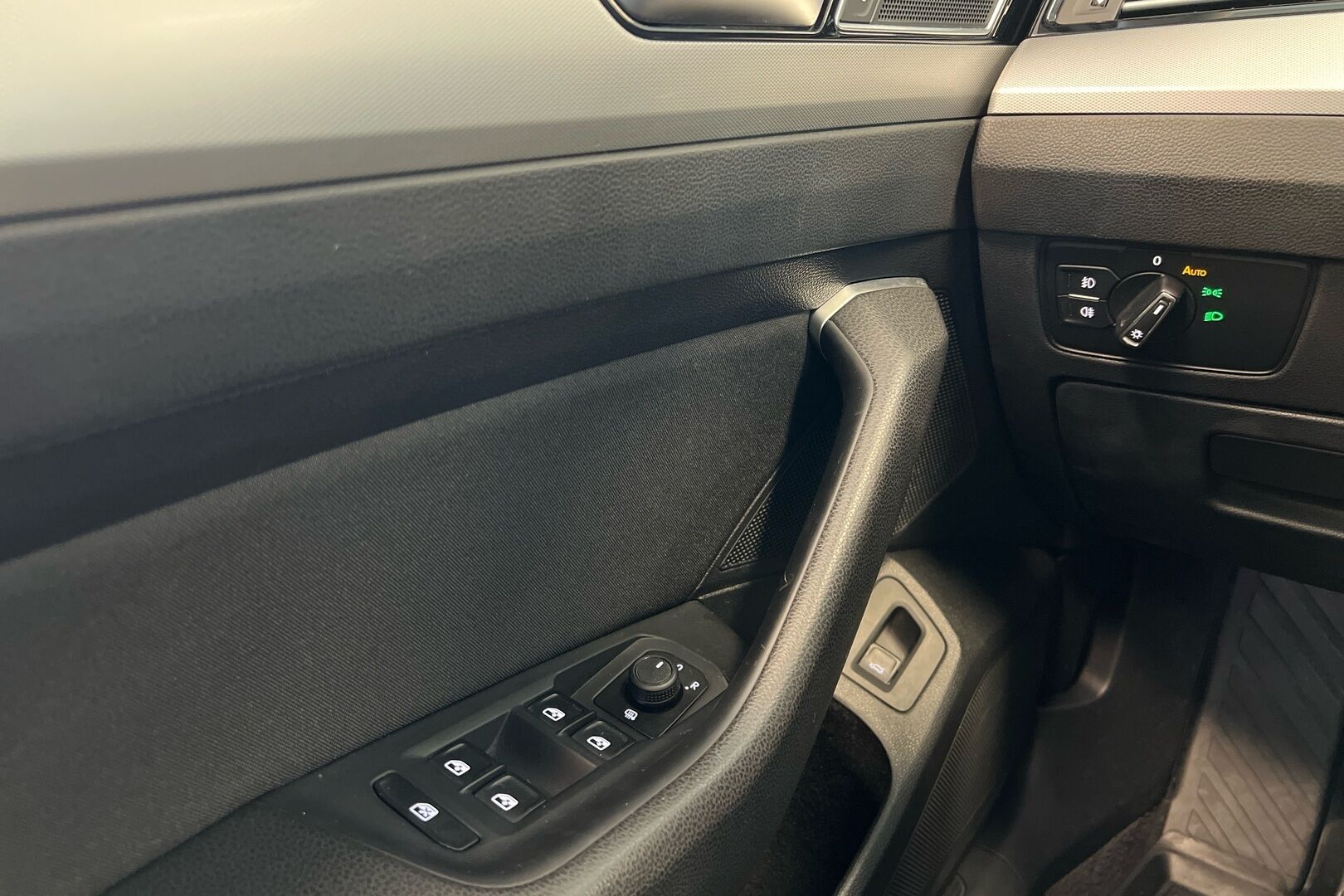 Volkswagen Passat iso kuva 17