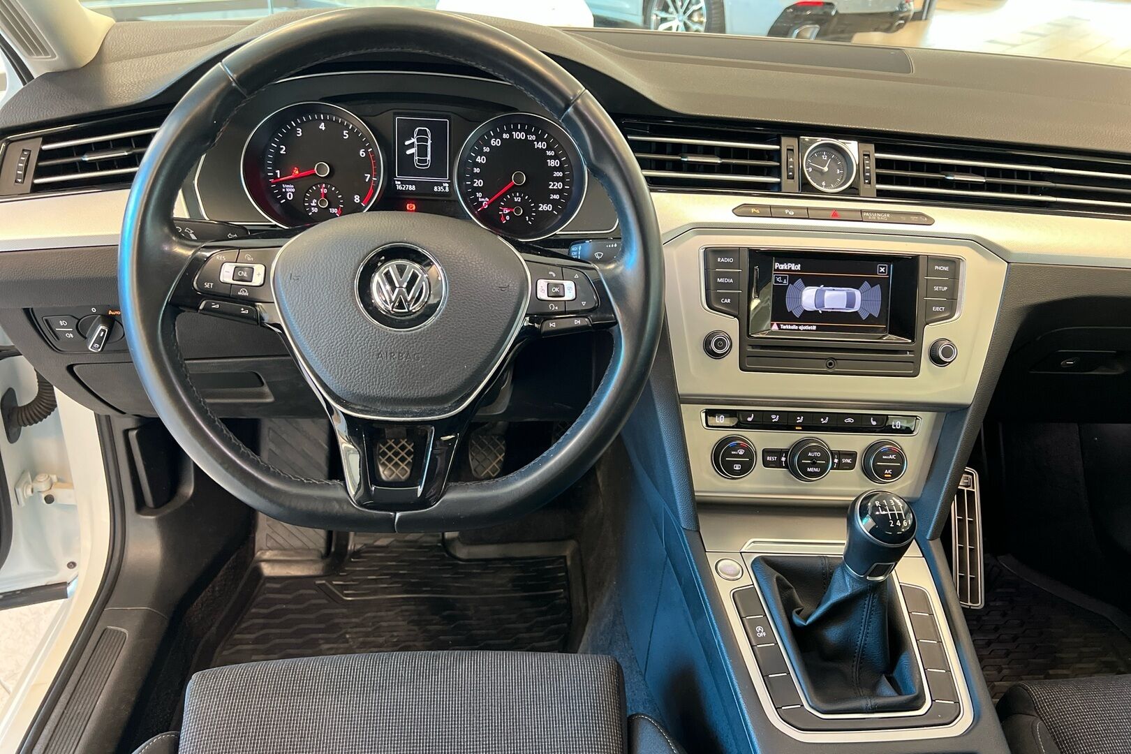 Volkswagen Passat iso kuva 20