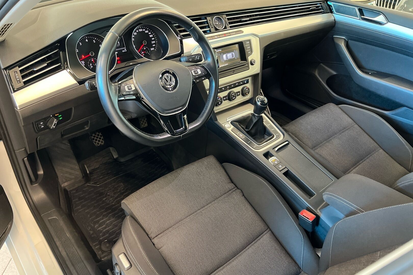 Volkswagen Passat iso kuva 7