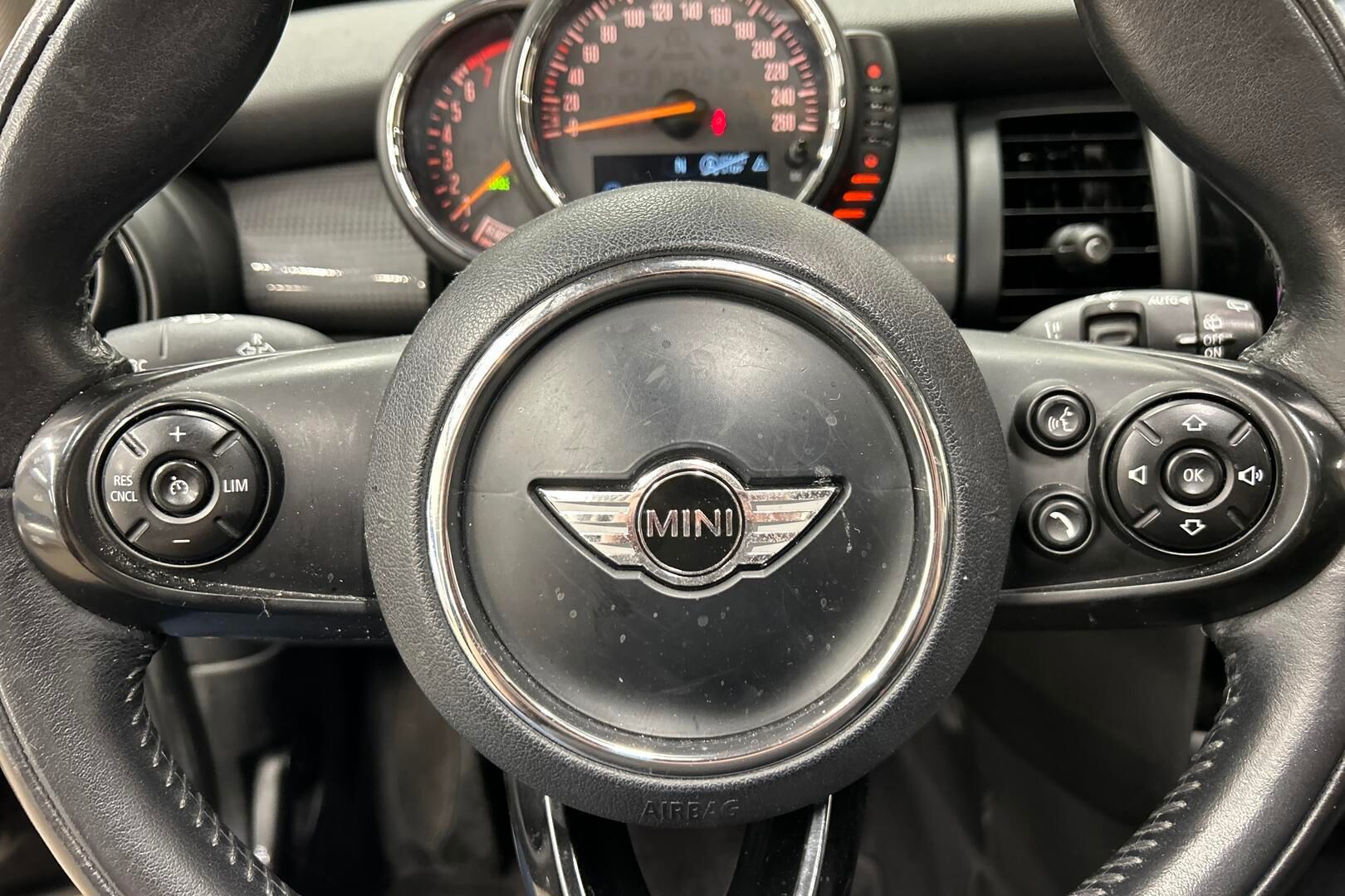 MINI Hatchback iso kuva 17