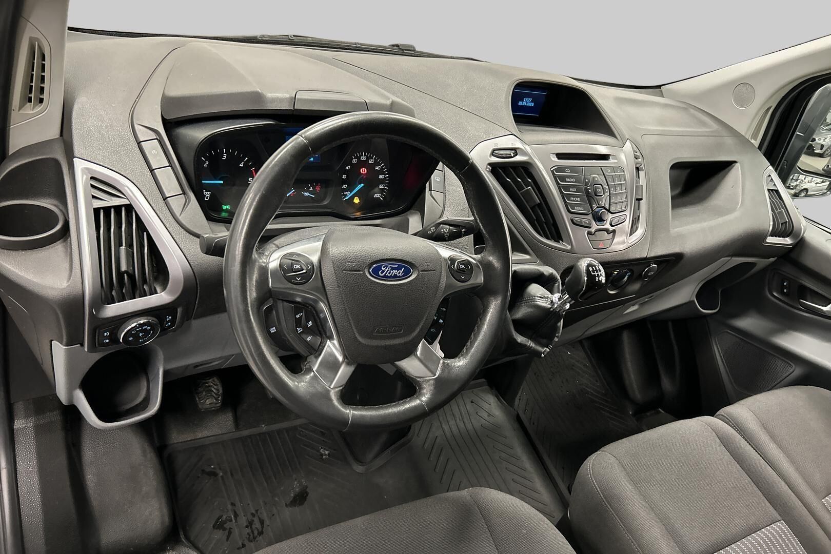 Ford Transit Custom iso kuva 10