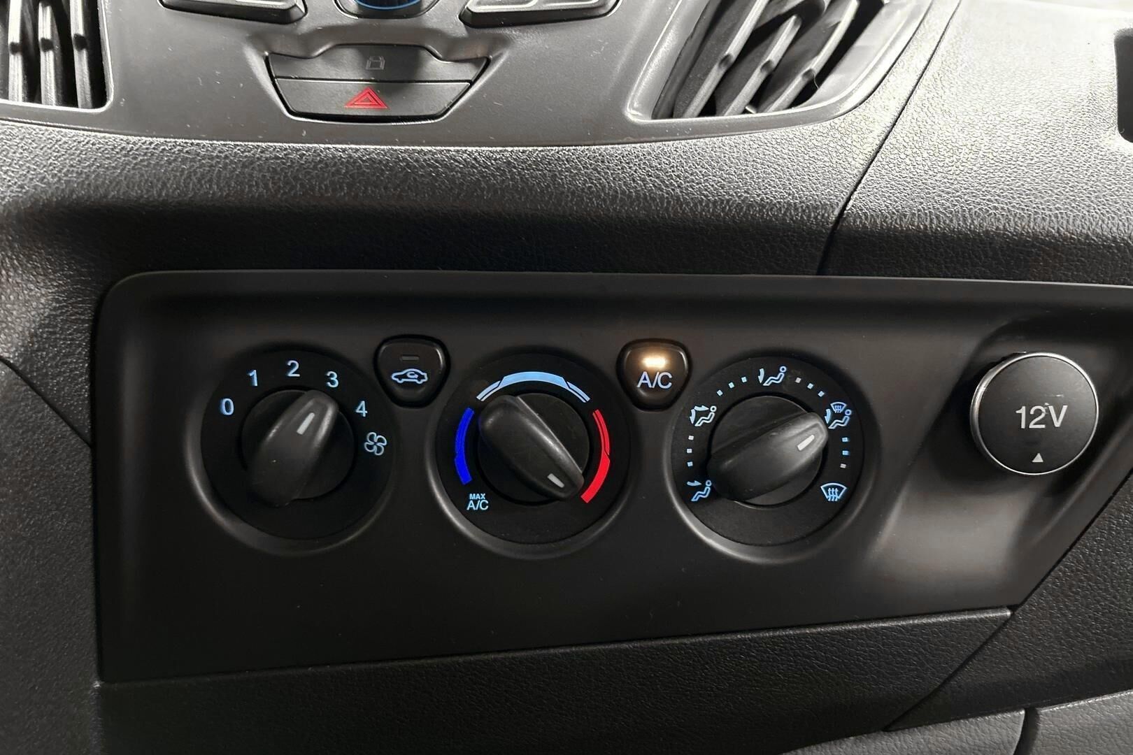 Ford Transit Custom iso kuva 24