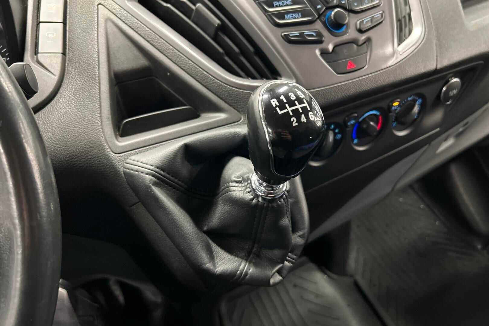 Ford Transit Custom iso kuva 25