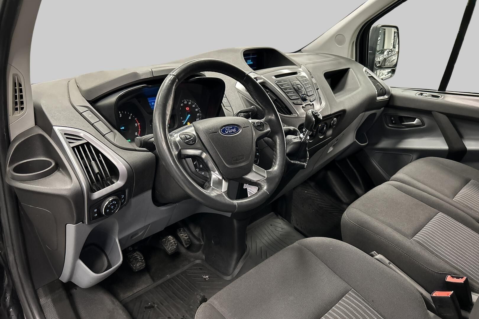 Ford Transit Custom iso kuva 8
