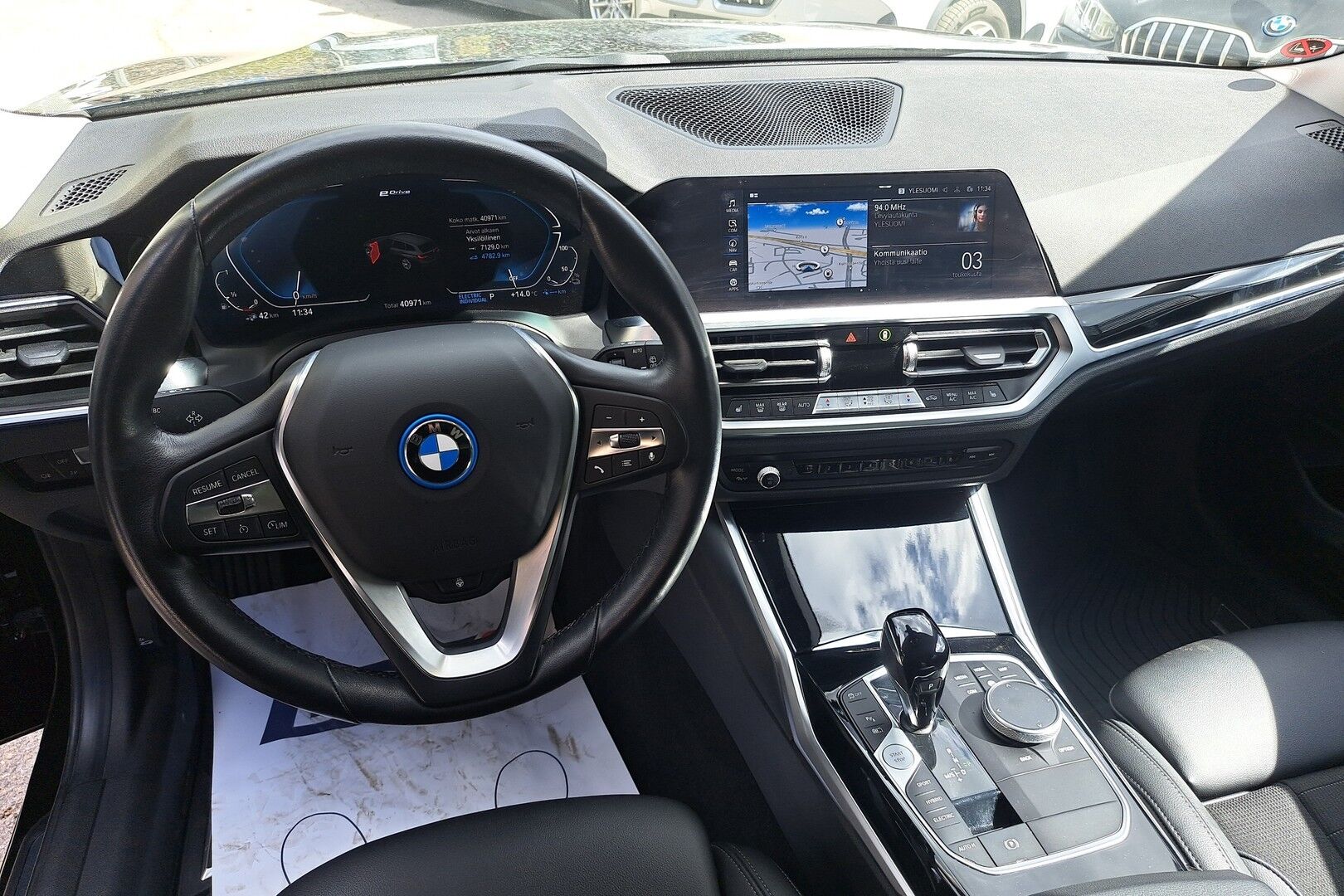 BMW 3-SARJA iso kuva 1