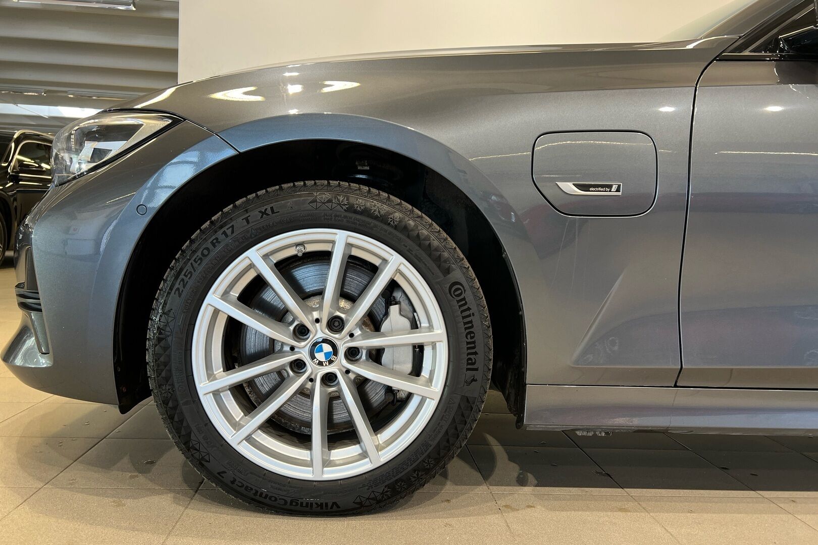 BMW 3-SARJA iso kuva 10
