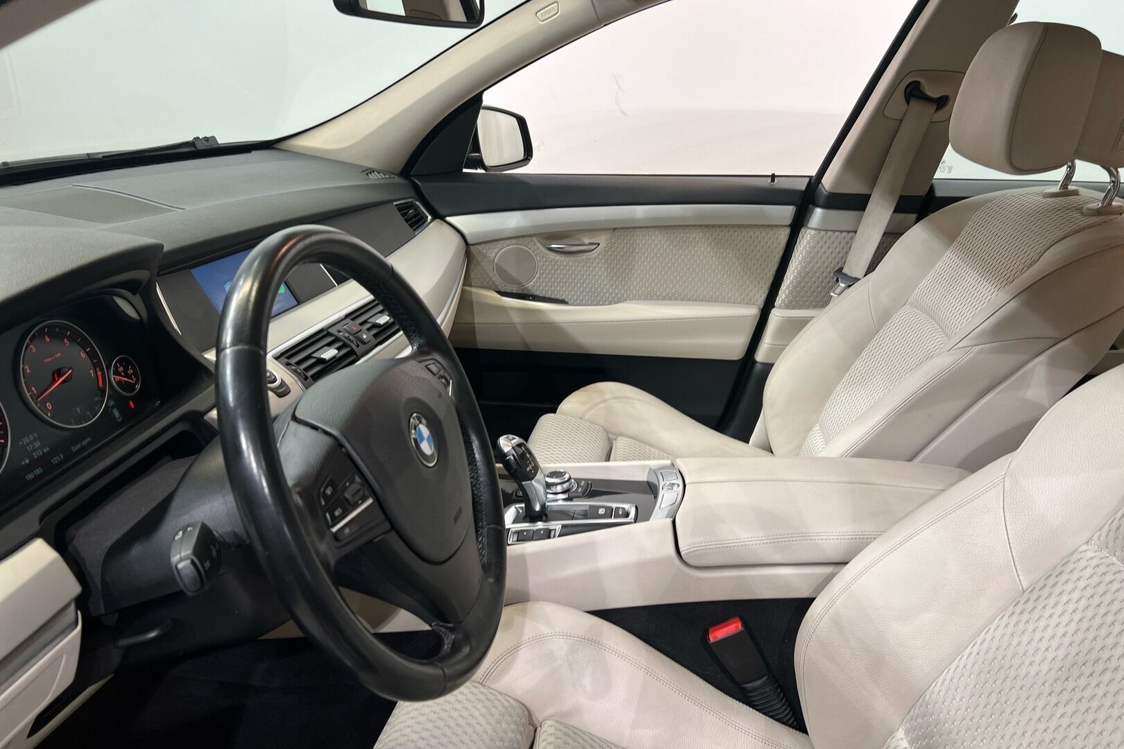 BMW 5-SARJA iso kuva 8
