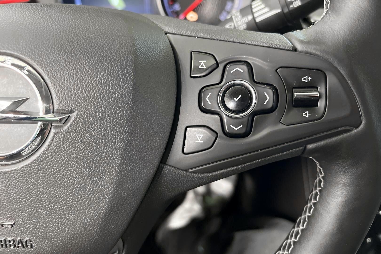 Opel Astra iso kuva 16