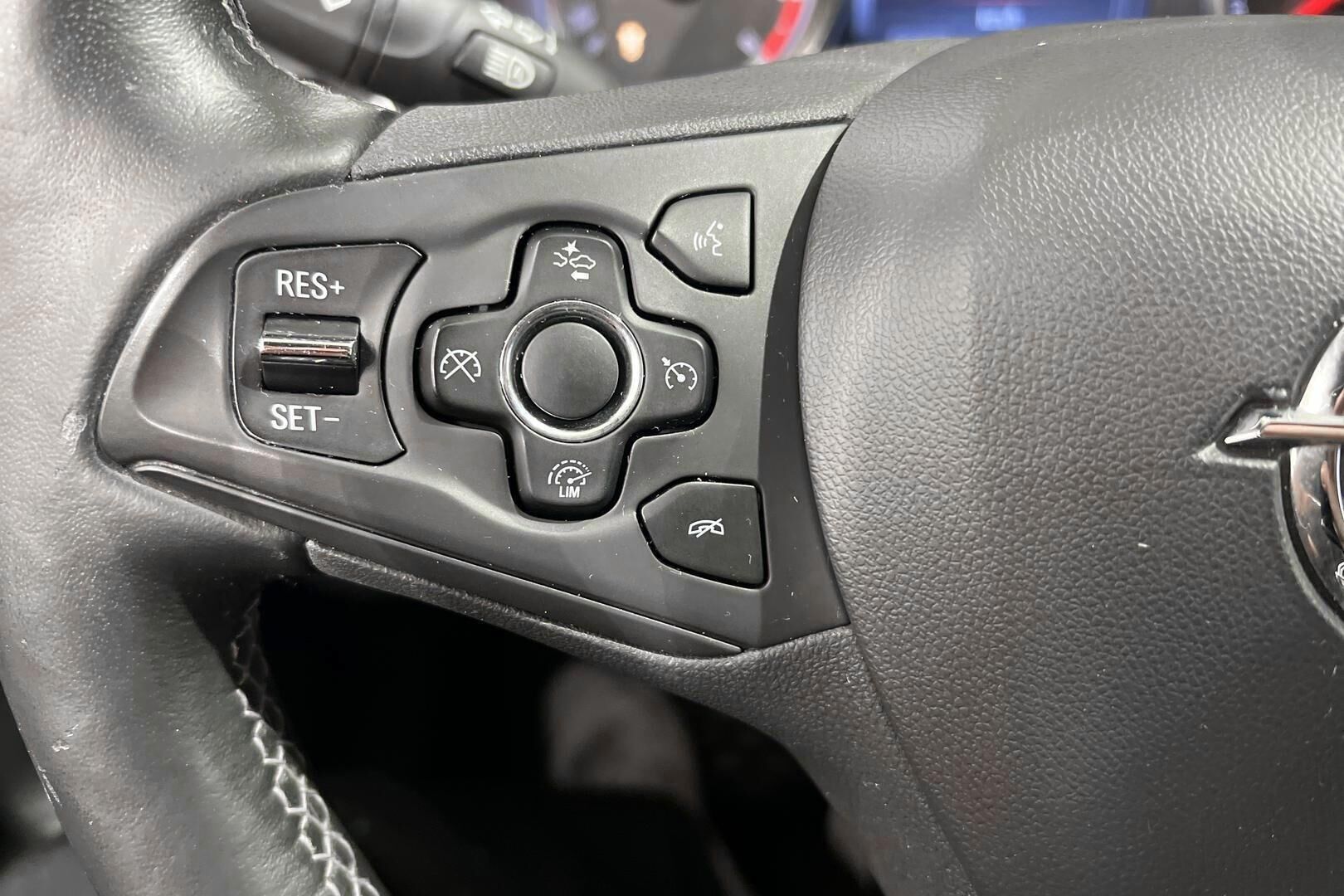 Opel Astra iso kuva 17