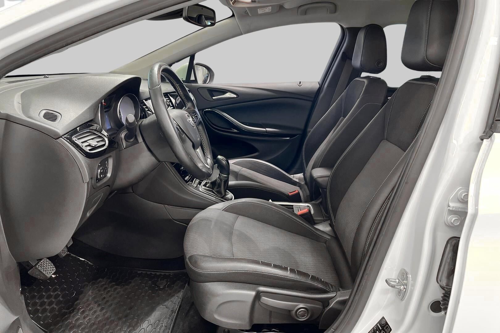 Opel Astra iso kuva 8