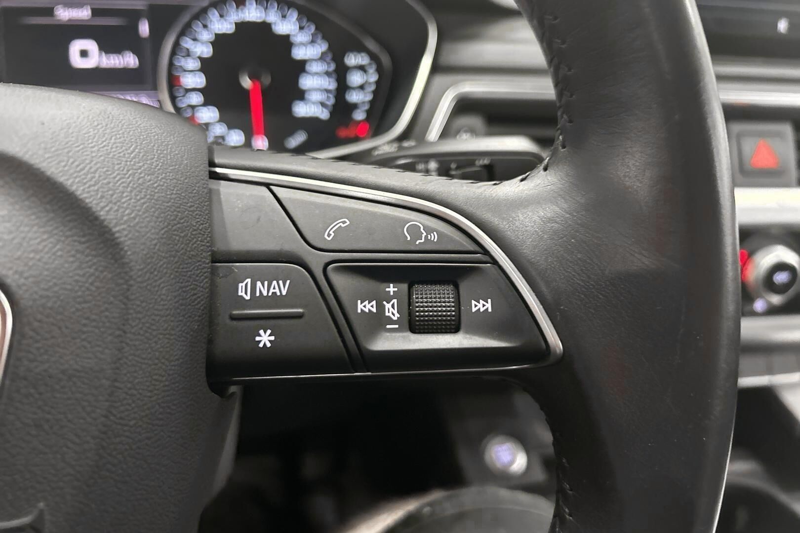 Audi A4 iso kuva 15