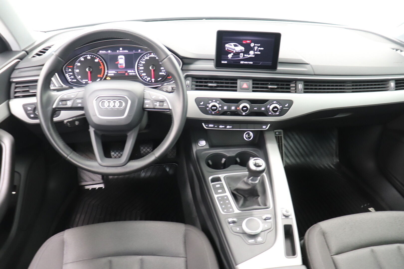 Audi A4 iso kuva 2