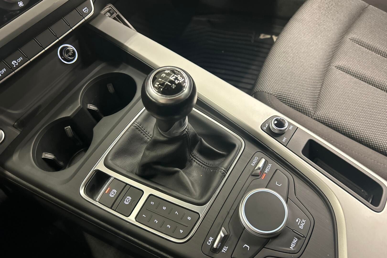 Audi A4 iso kuva 20