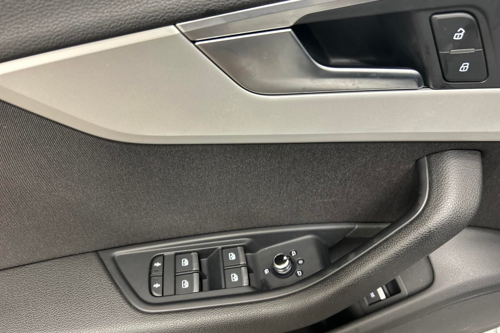 Audi A4 iso kuva 22