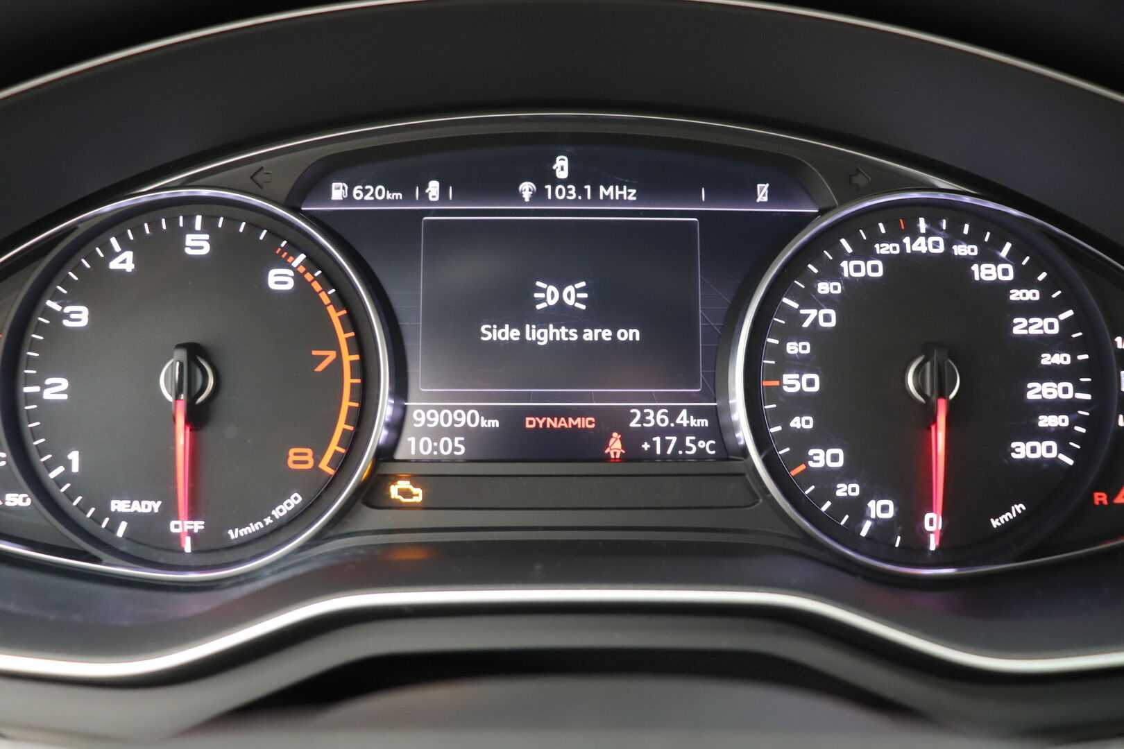 Audi A4 iso kuva 5