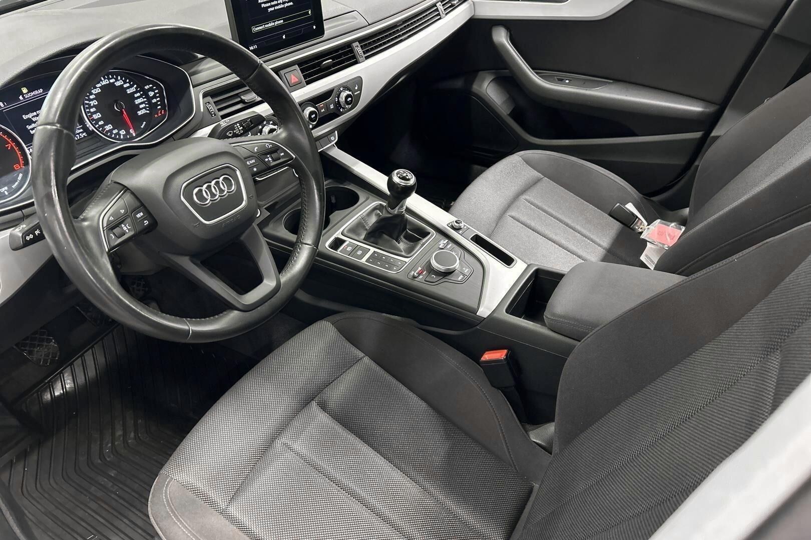 Audi A4 iso kuva 8
