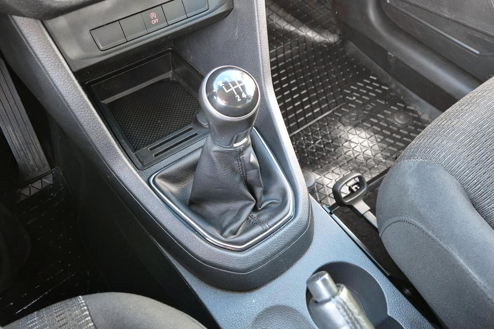 Volkswagen Caddy Maxi iso kuva 17
