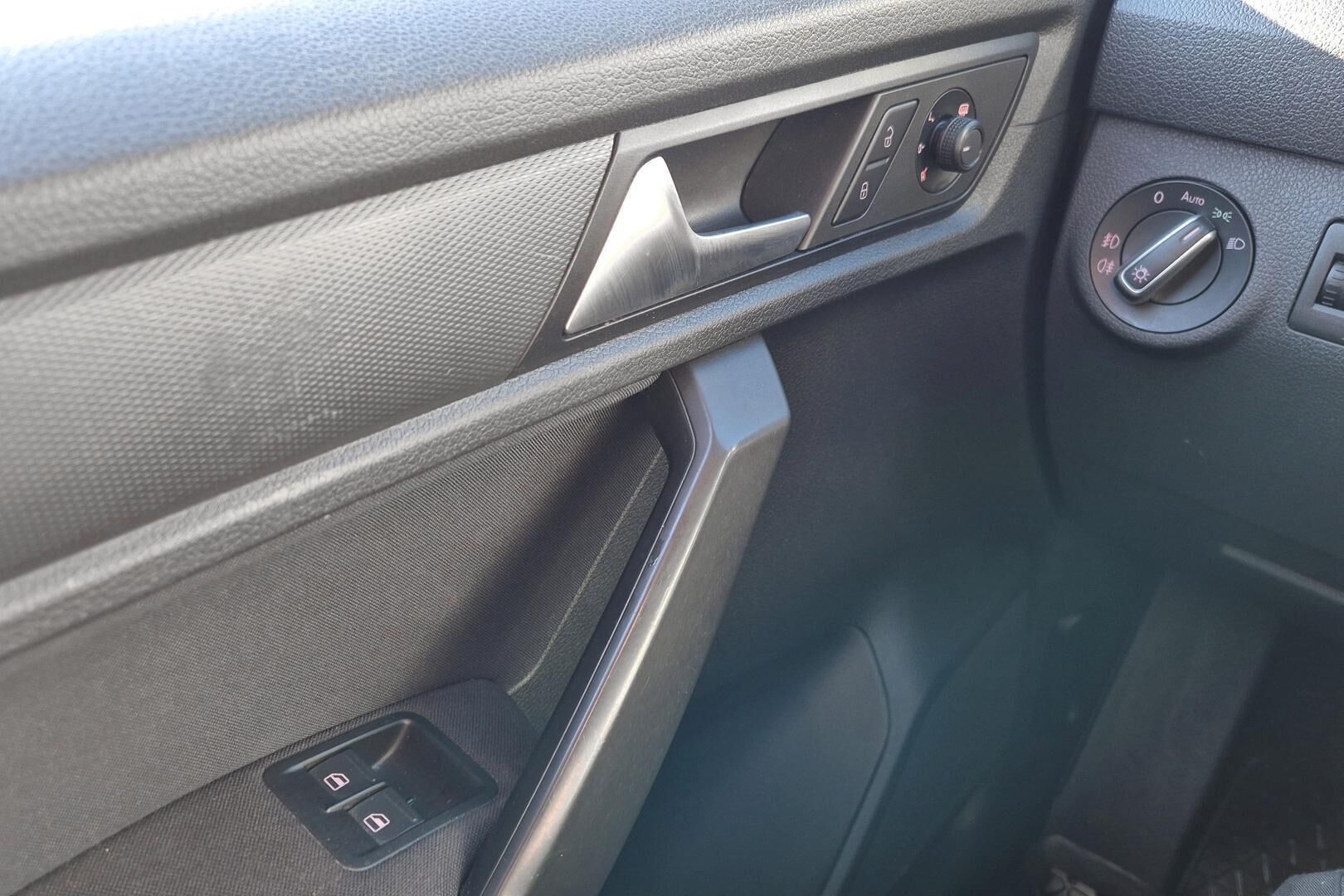 Volkswagen Caddy Maxi iso kuva 20