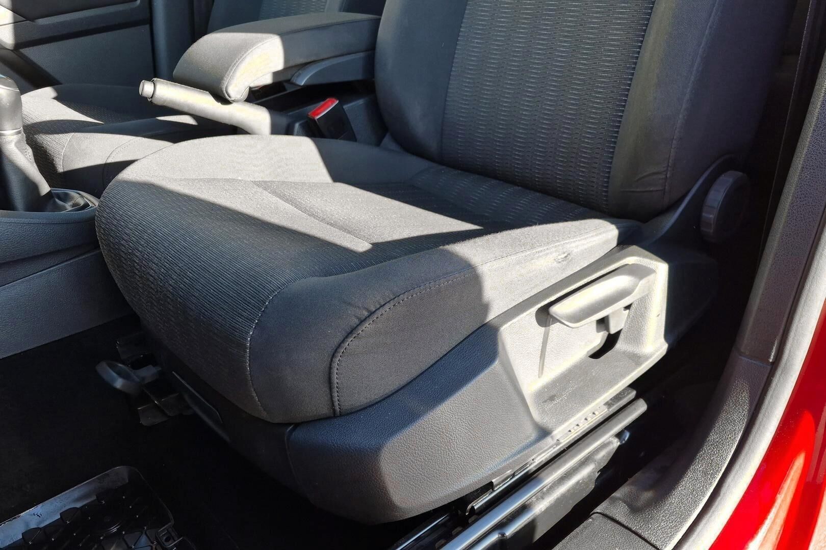 Volkswagen Caddy Maxi iso kuva 22