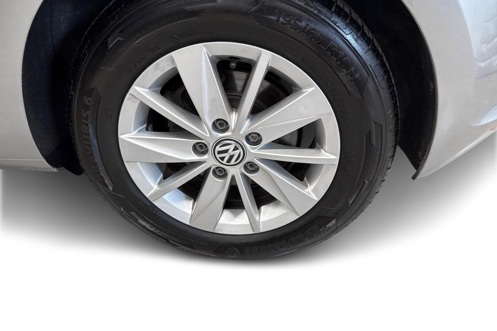 Volkswagen Golf iso kuva 13