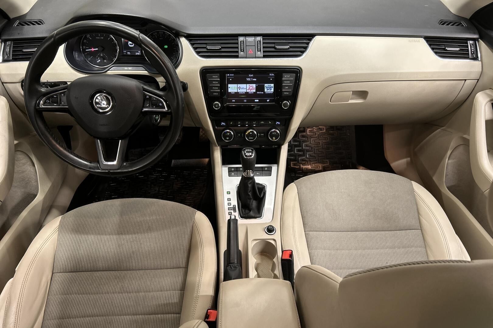 Skoda Octavia iso kuva 16