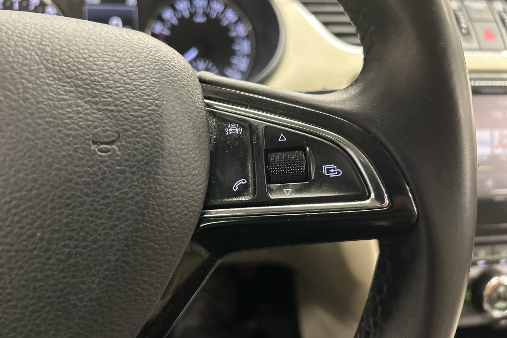 Skoda Octavia iso kuva 9