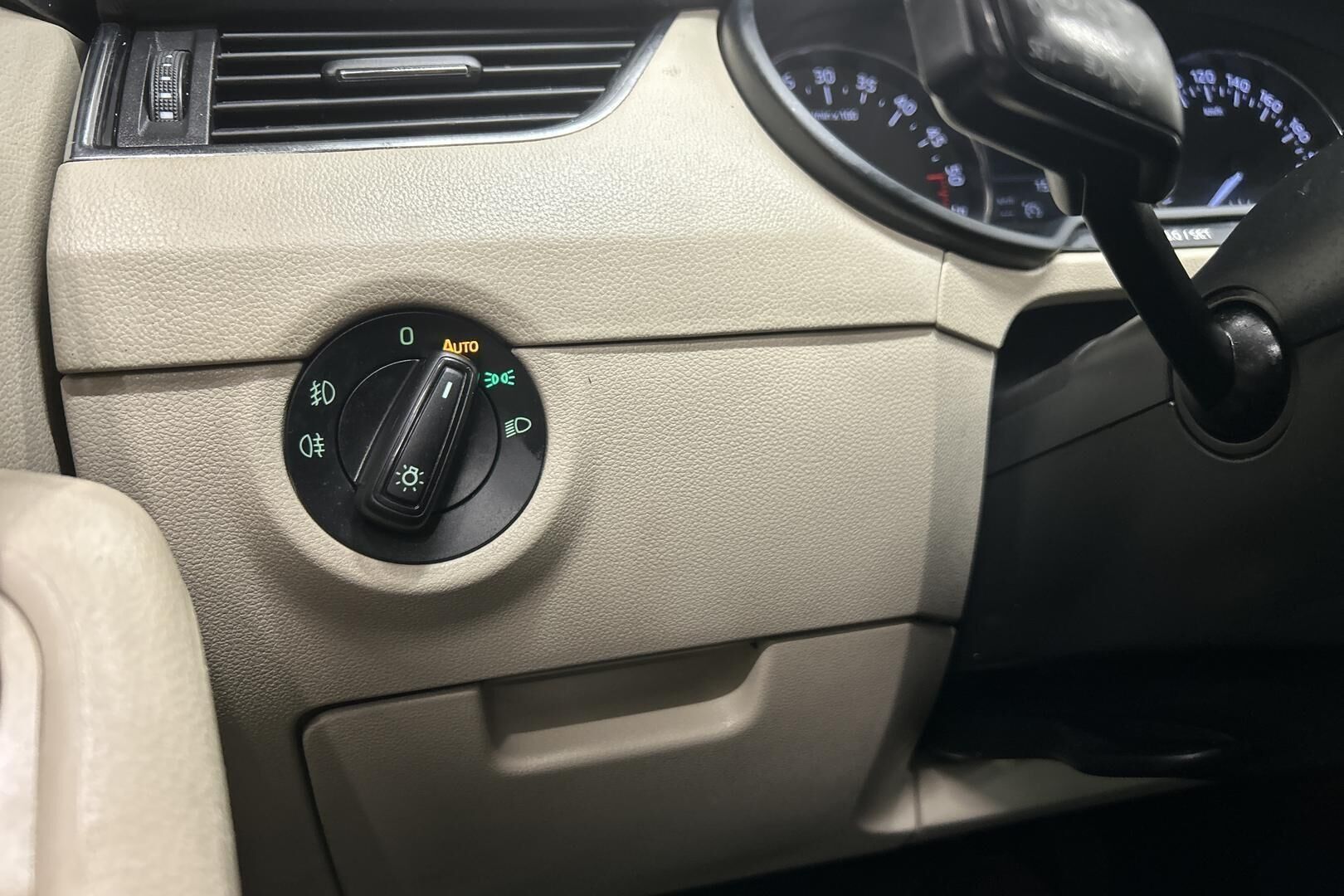 Skoda Octavia iso kuva 22