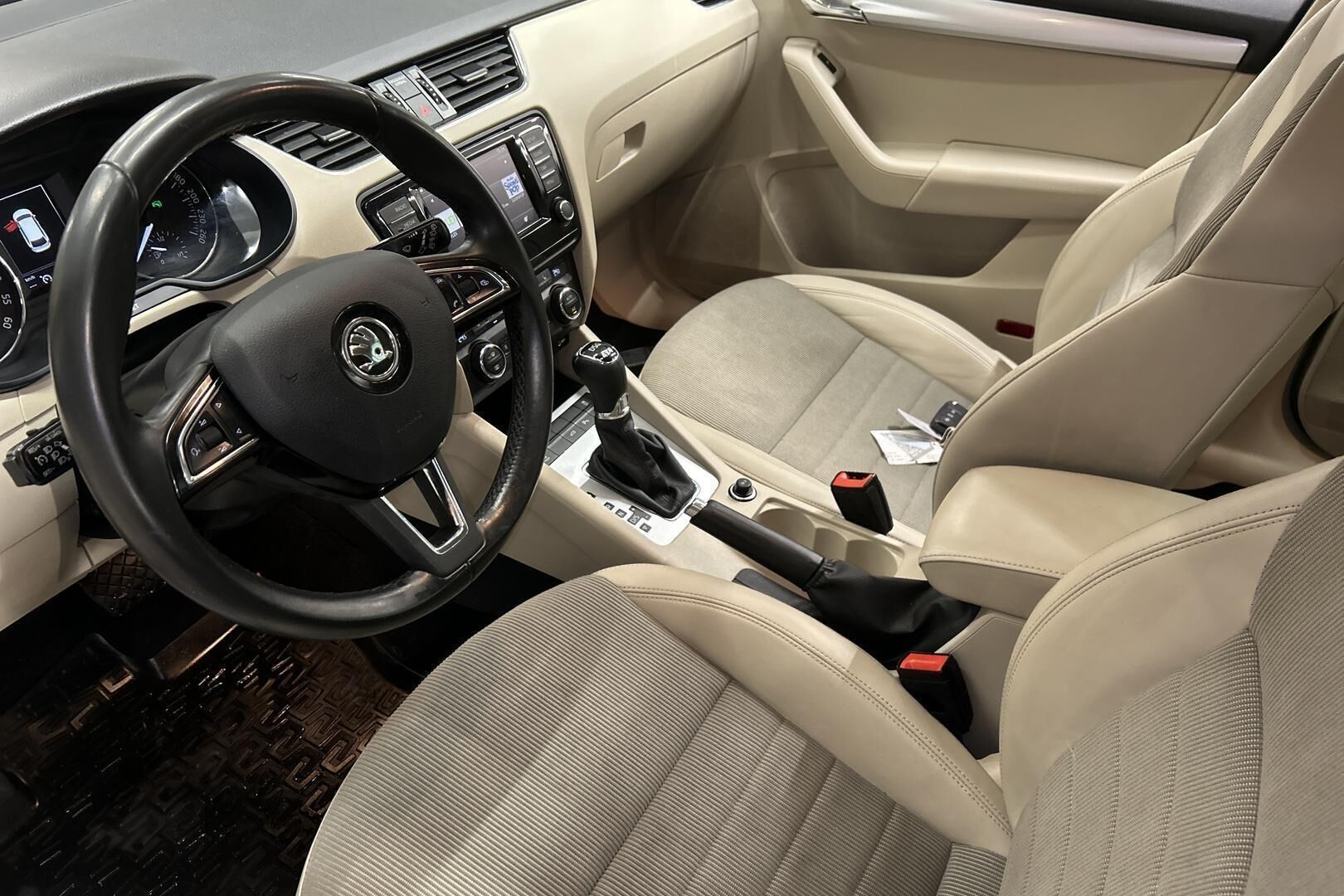 Skoda Octavia iso kuva 5