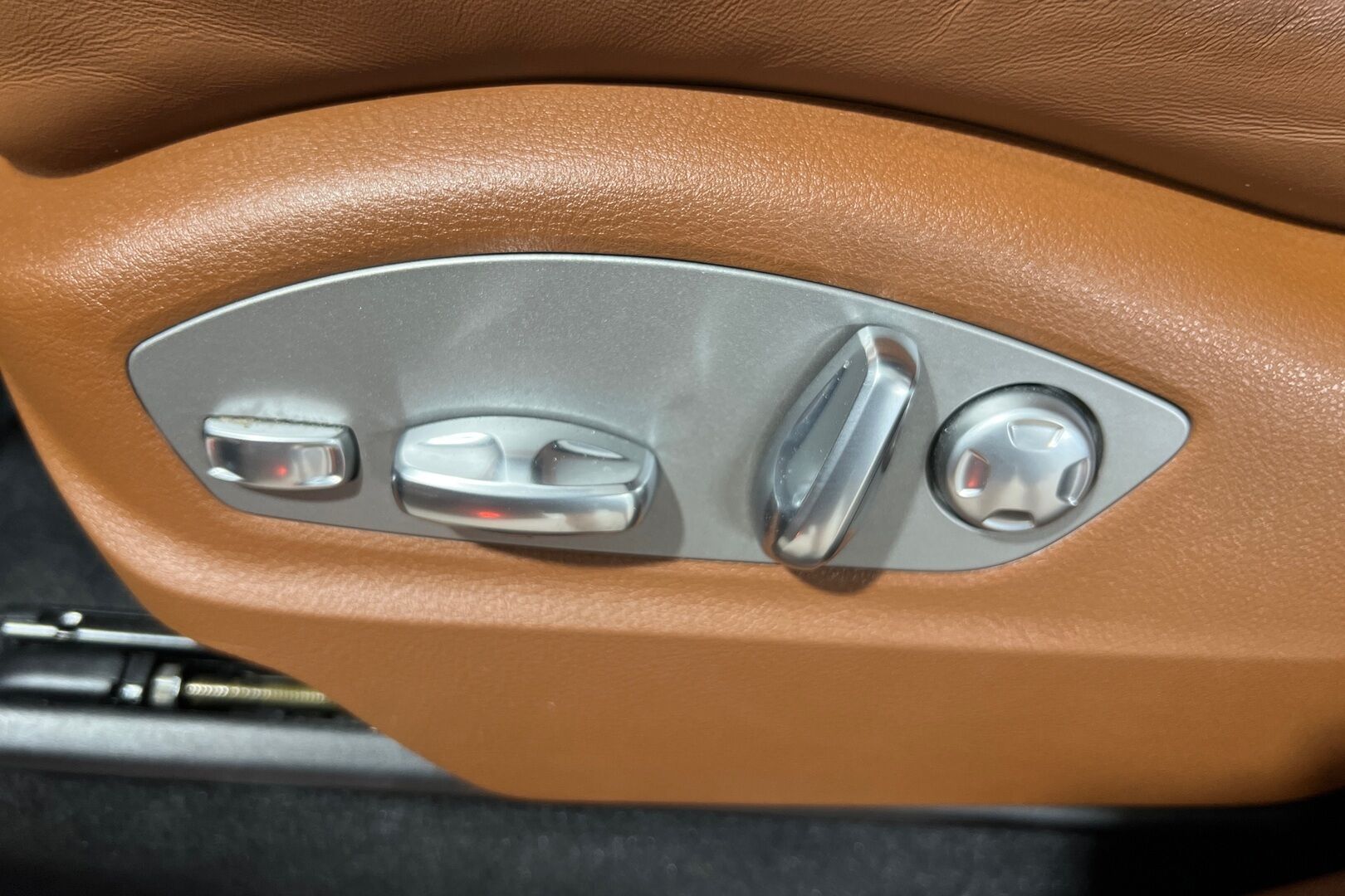 Porsche Cayenne iso kuva 13