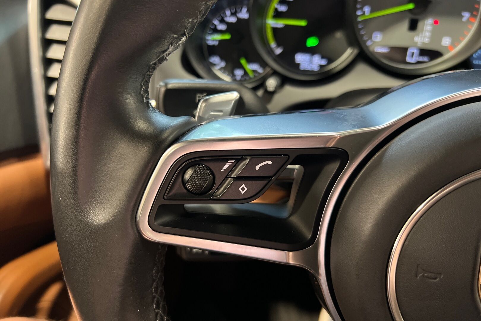 Porsche Cayenne iso kuva 17