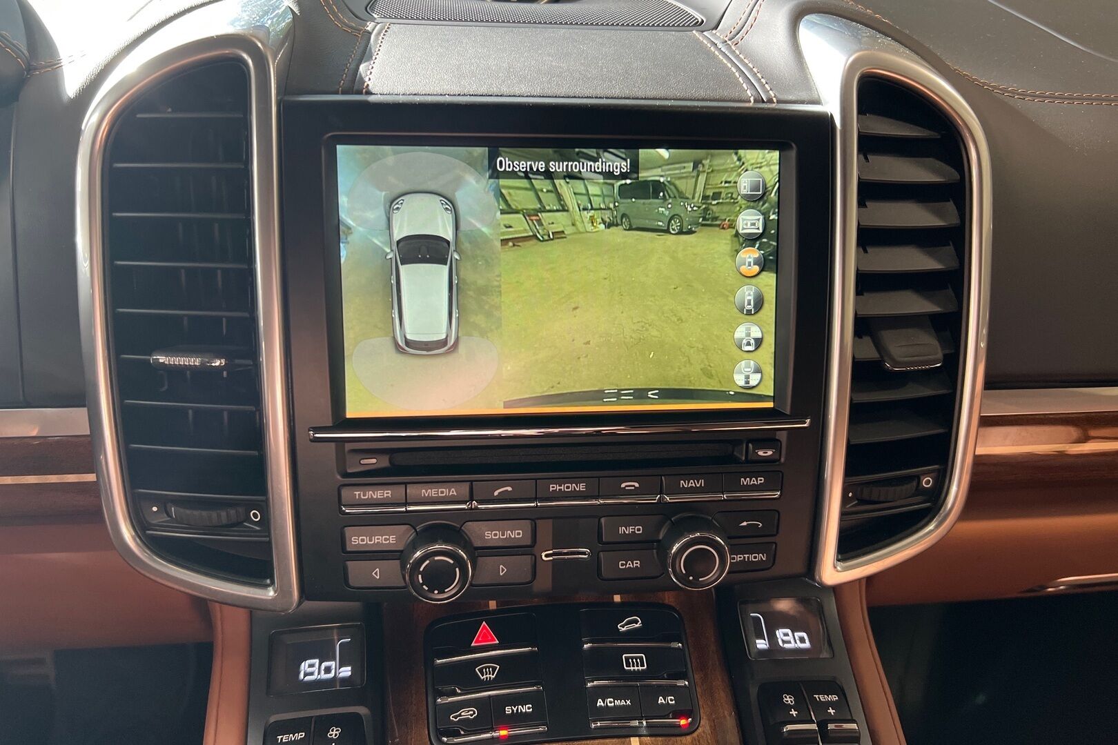 Porsche Cayenne iso kuva 19