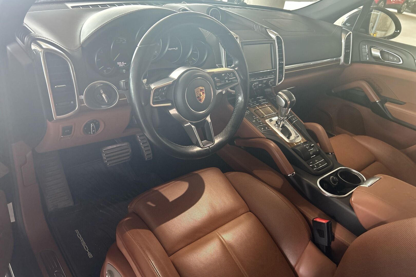 Porsche Cayenne iso kuva 3