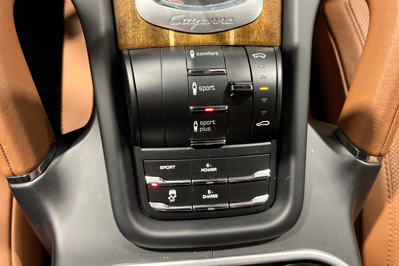 Porsche Cayenne iso kuva 21
