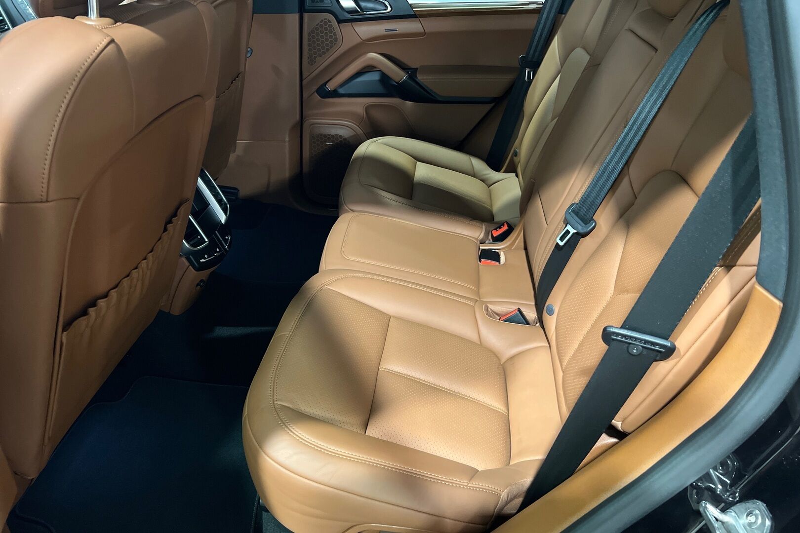 Porsche Cayenne iso kuva 6