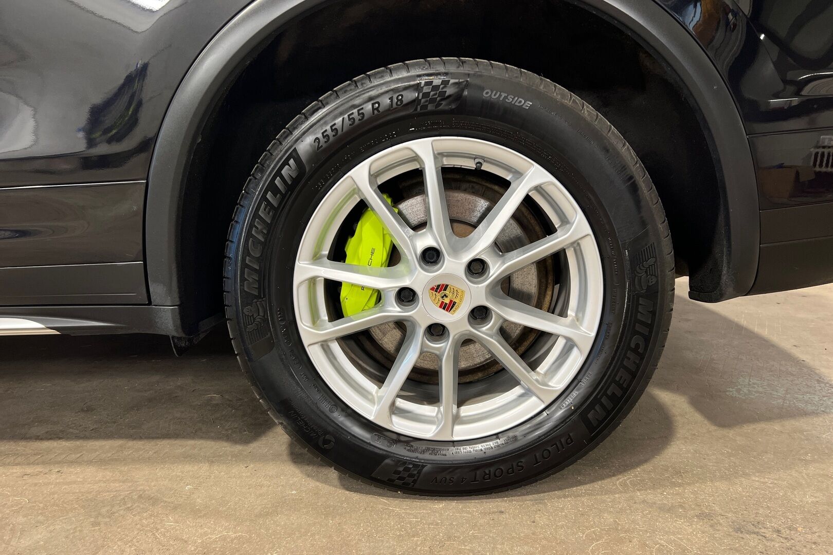 Porsche Cayenne iso kuva 8
