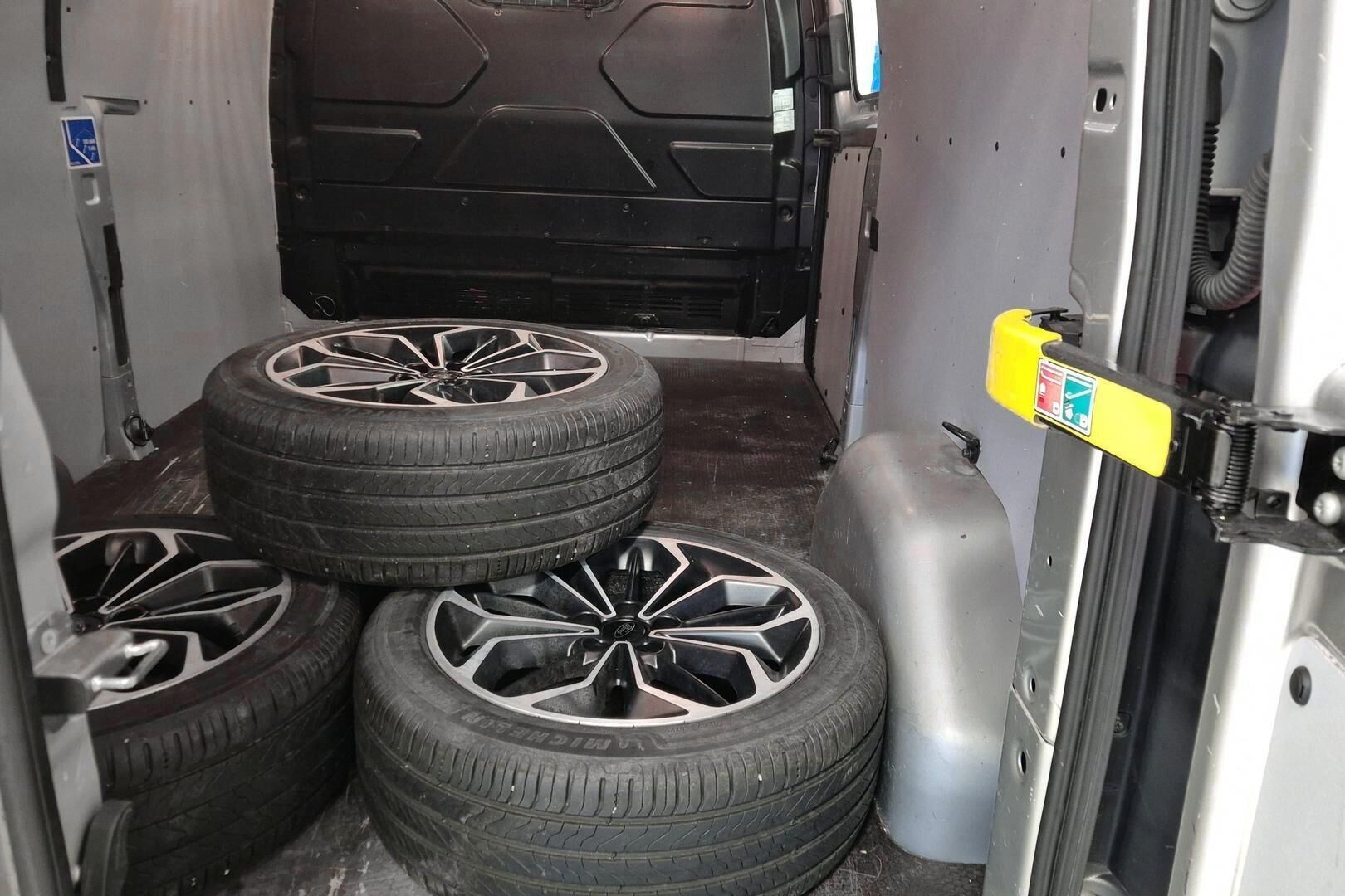 Ford Transit Custom iso kuva 12