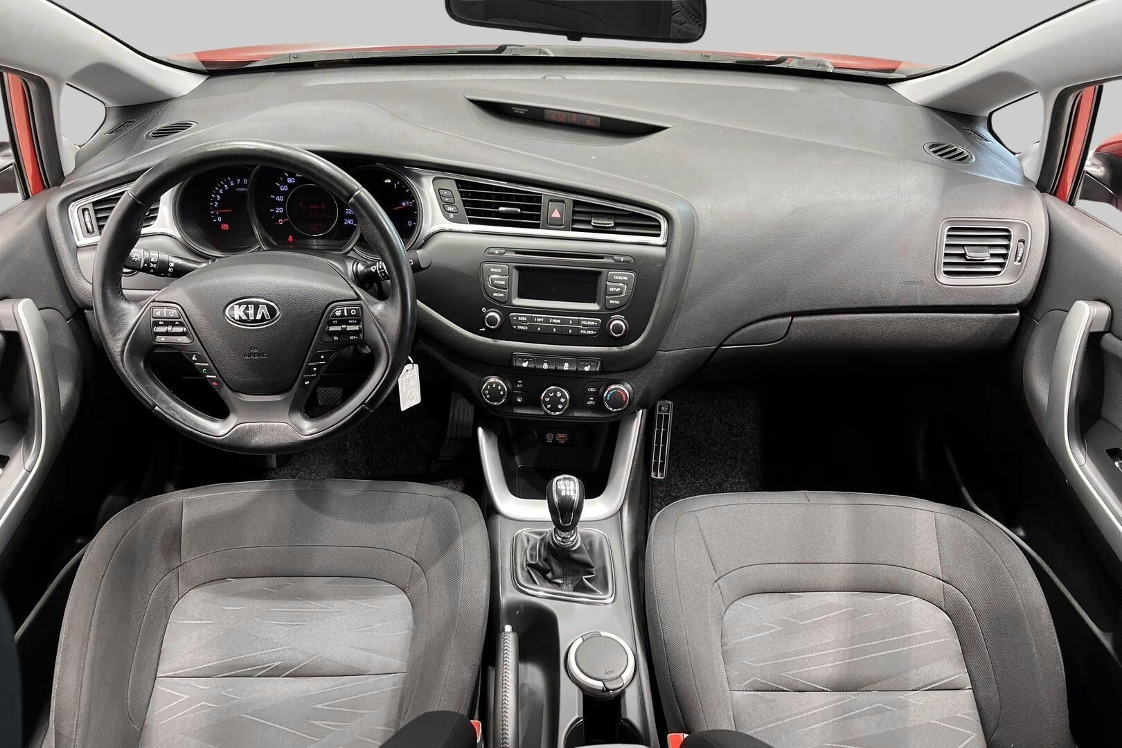 Kia cee'd iso kuva 11