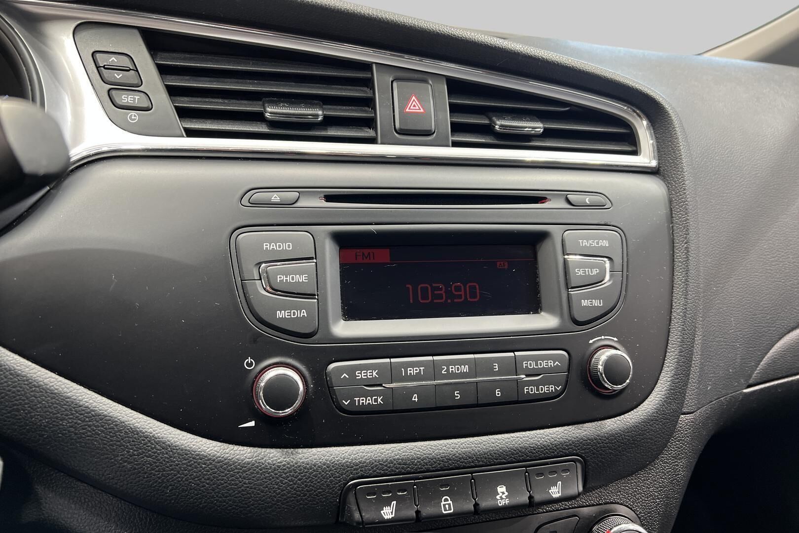 Kia cee'd iso kuva 15
