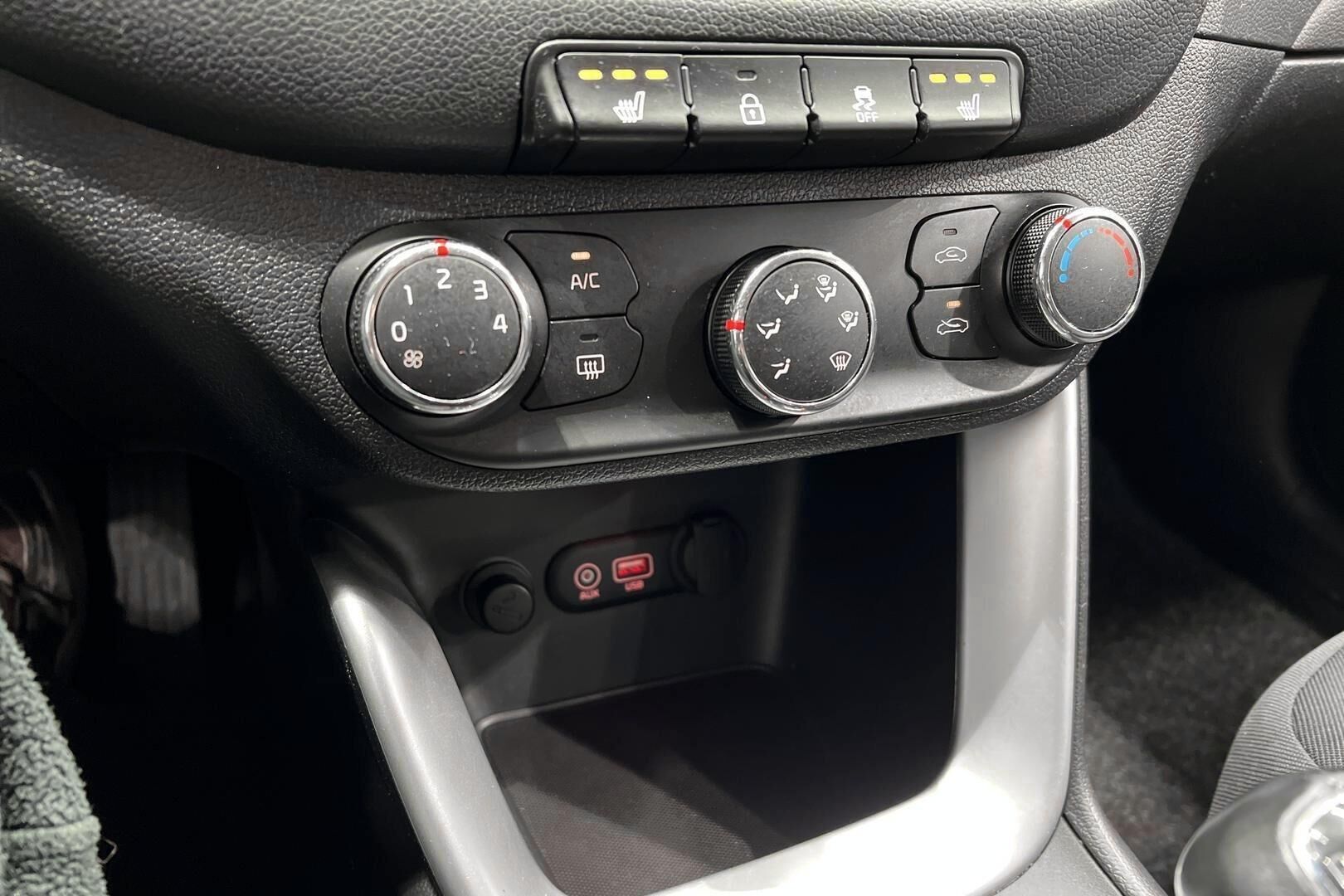 Kia cee'd iso kuva 16