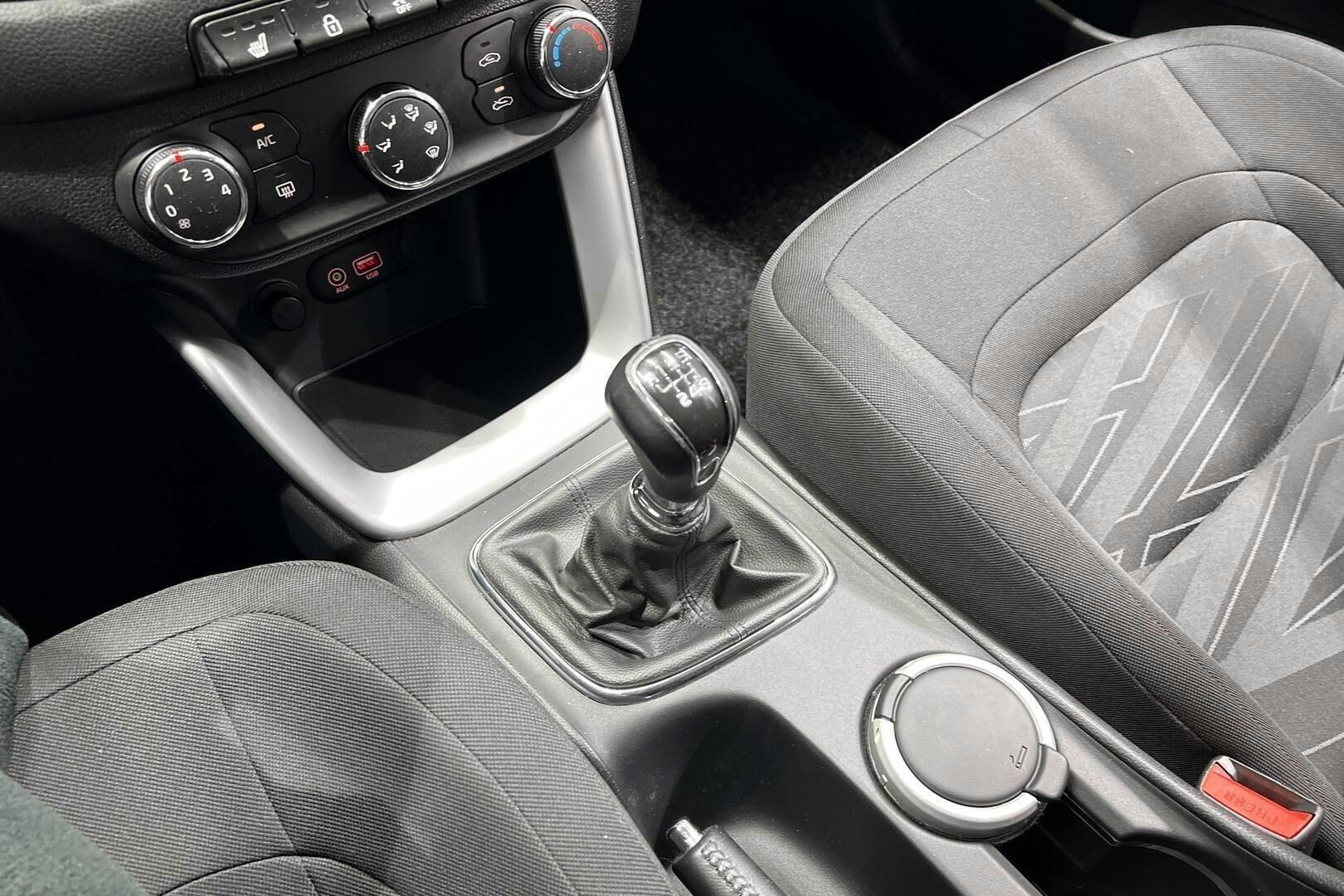 Kia cee'd iso kuva 17