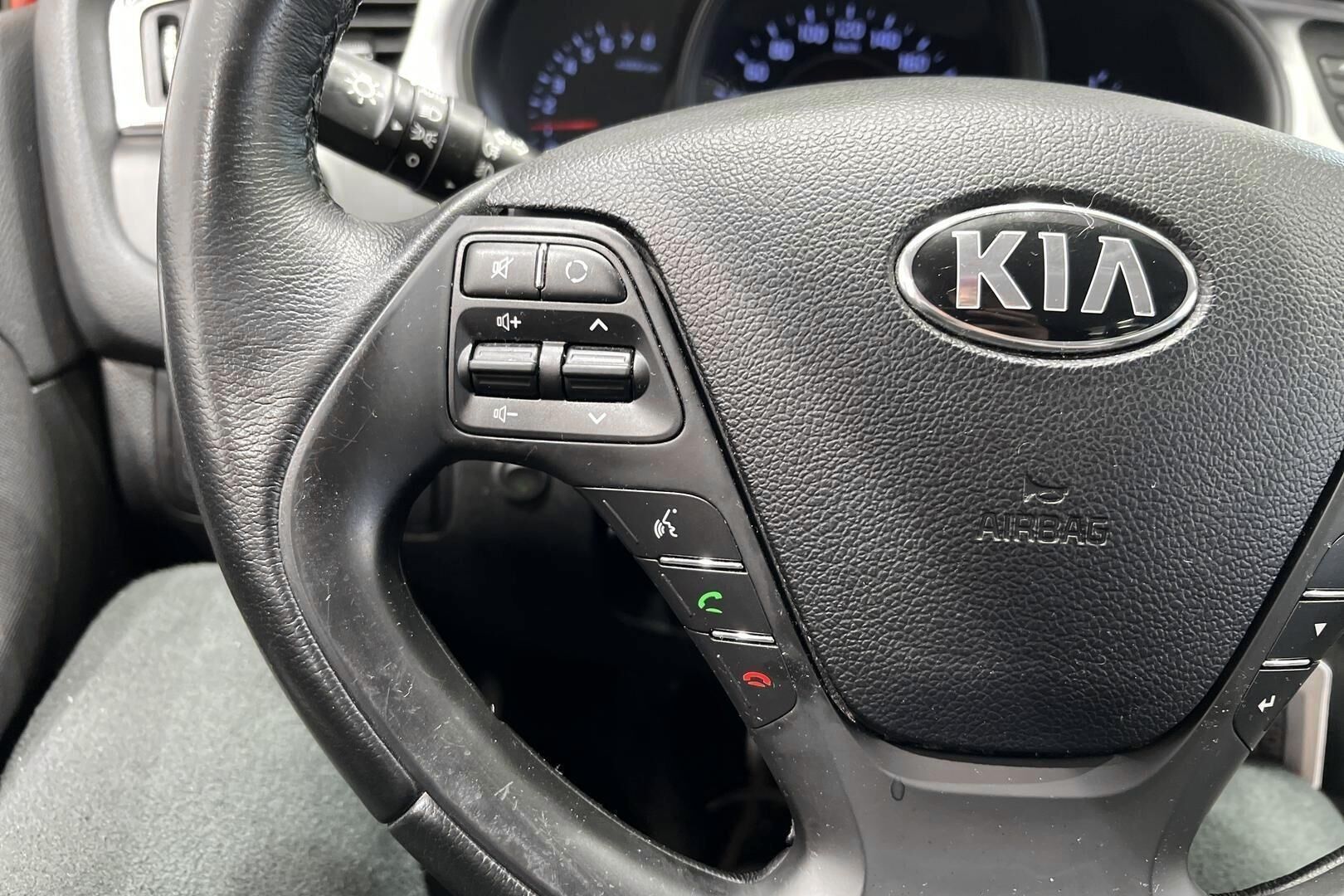 Kia cee'd iso kuva 20
