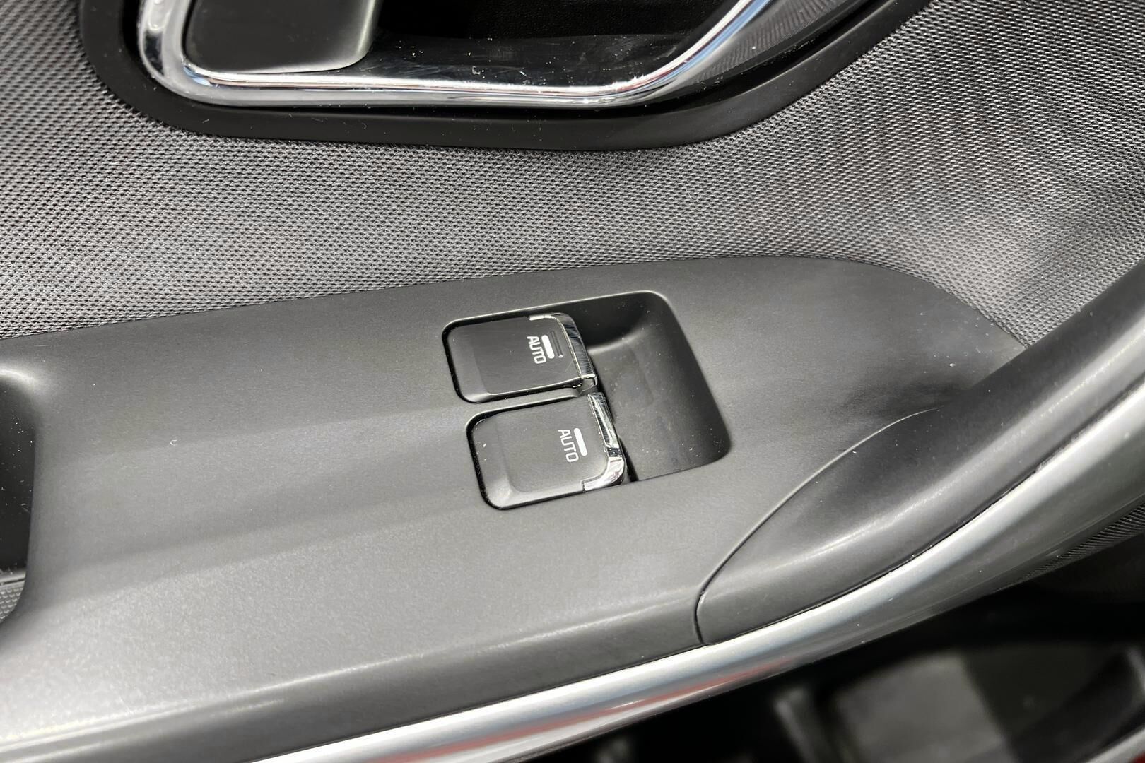 Kia cee'd iso kuva 23