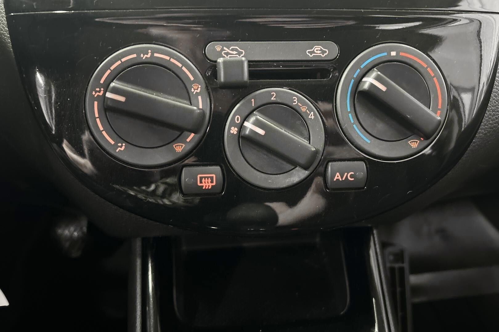 Nissan Pulsar iso kuva 17