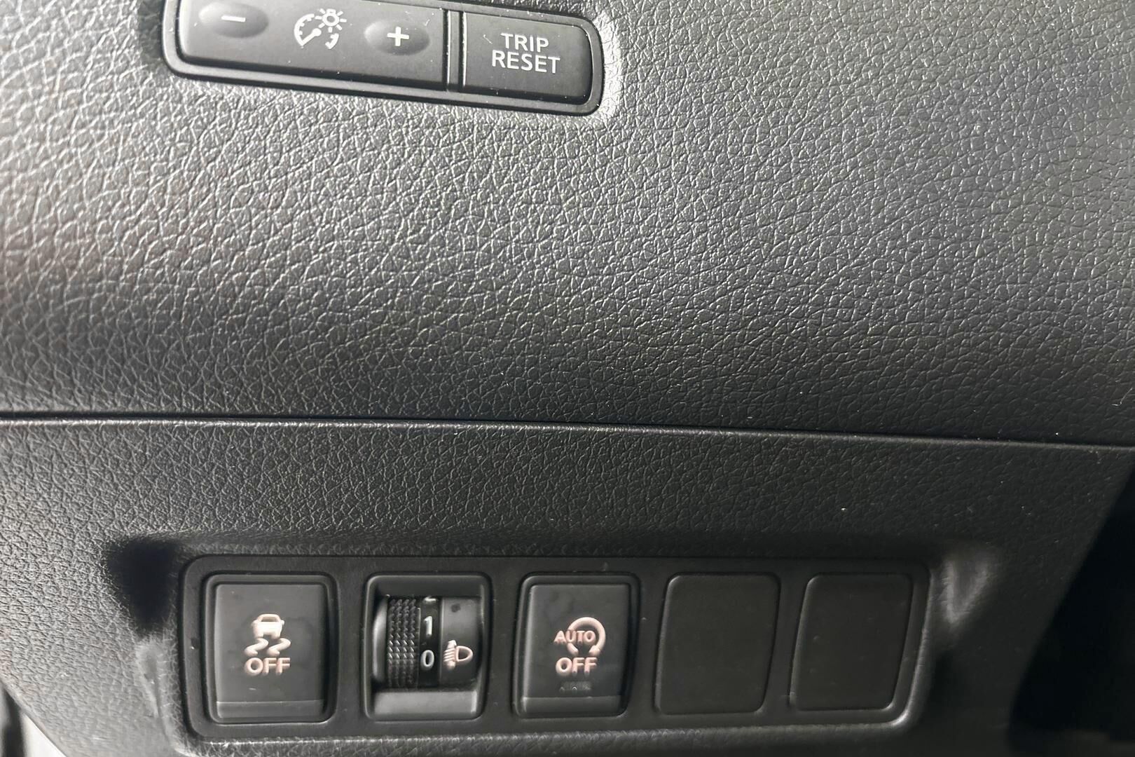 Nissan Pulsar iso kuva 21